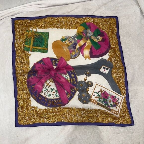Moschino scarf   - Picture 1 of 1
